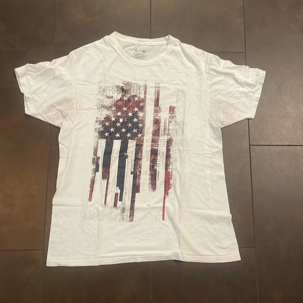 APT.9 American Flag t-shirt size L